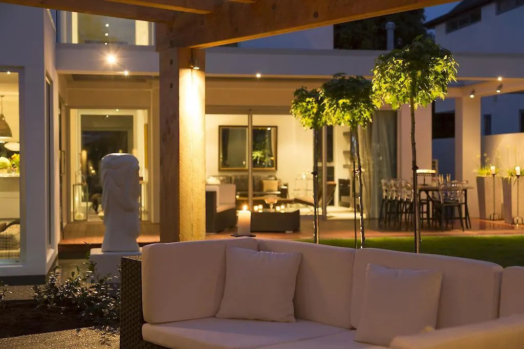 The Establishment Boutique Accommodation Christchurch Bed & Breakfast