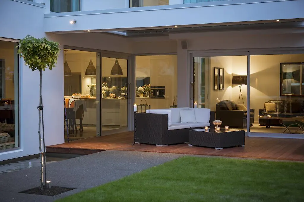 The Establishment Boutique Accommodation Christchurch Bed & Breakfast