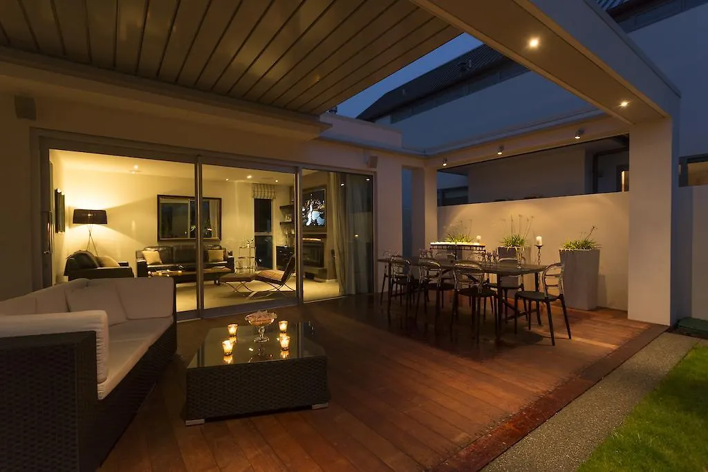 ***** Bed & Breakfast The Establishment Boutique Accommodation Christchurch Nový Zéland