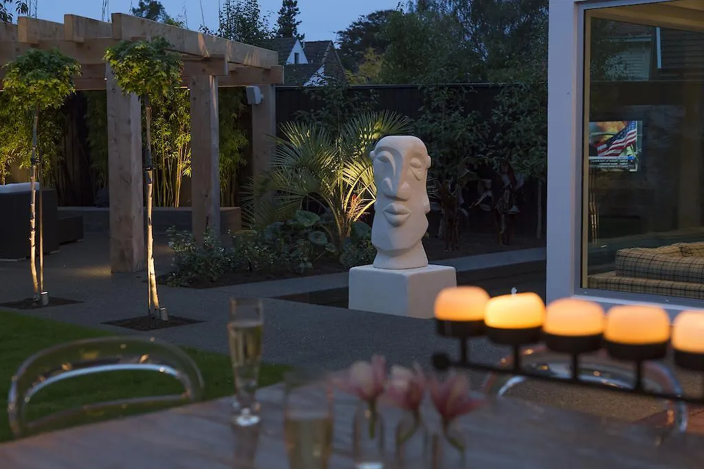 The Establishment Boutique Accommodation Christchurch Bed & Breakfast