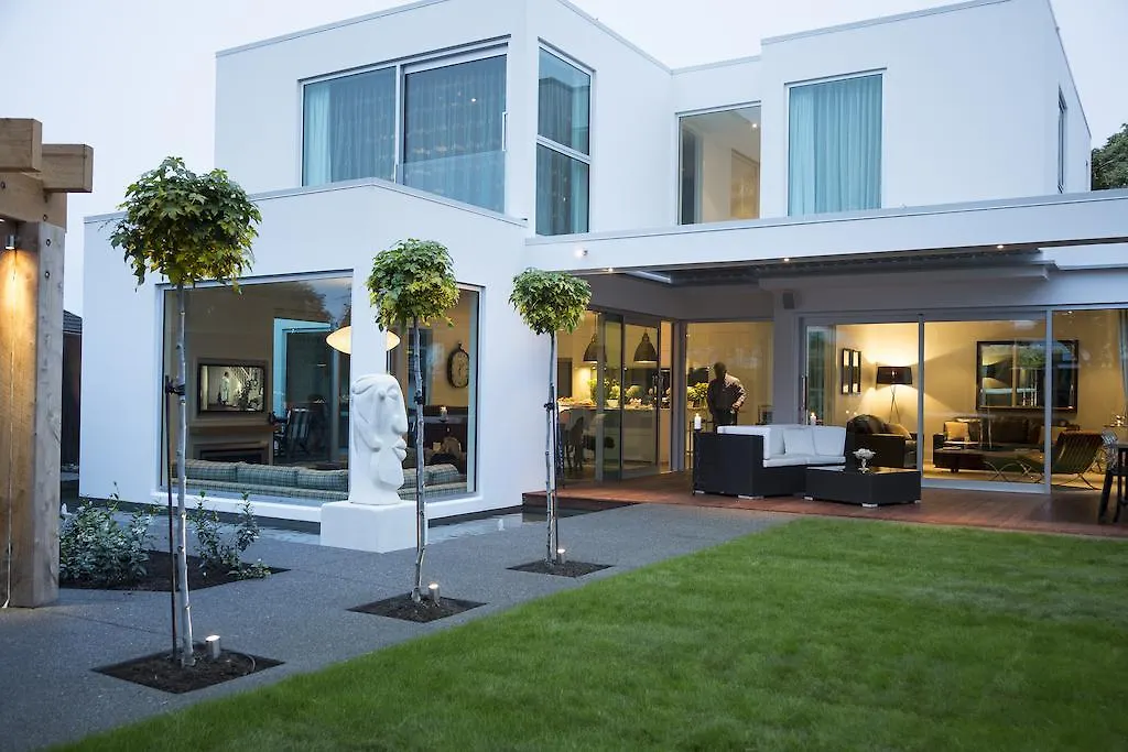 ***** Bed & Breakfast The Establishment Boutique Accommodation Christchurch Nový Zéland