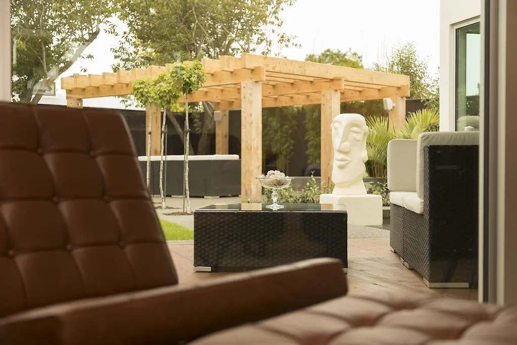 The Establishment Boutique Accommodation Christchurch Bed & Breakfast