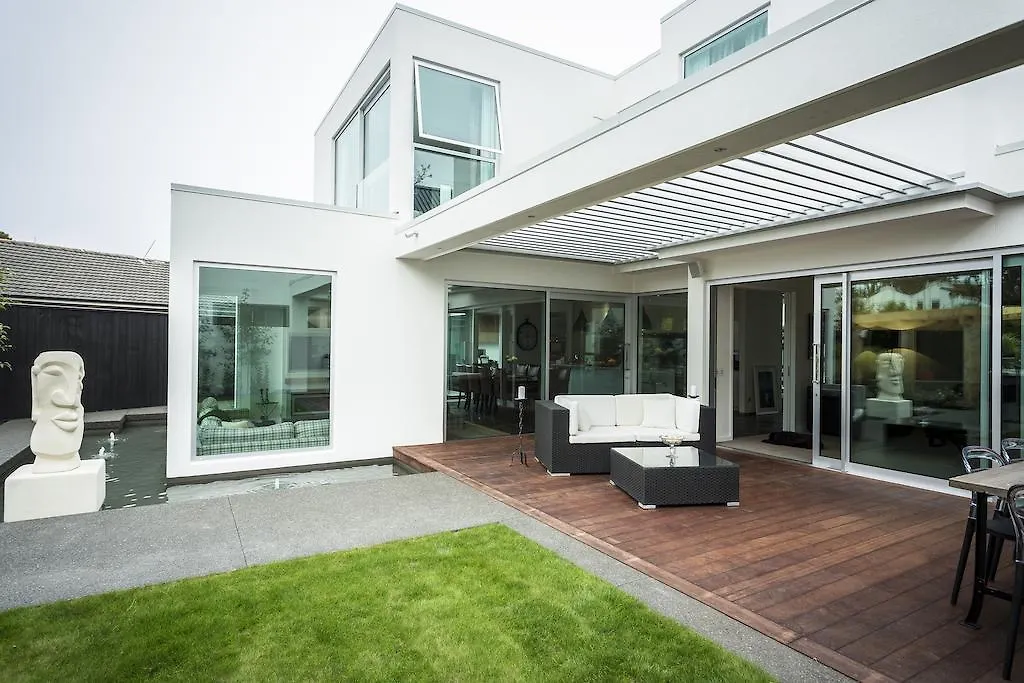 The Establishment Boutique Accommodation Christchurch Bed & Breakfast